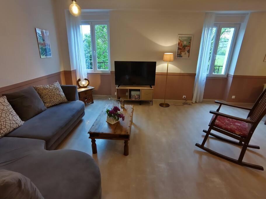 Grand Appartement Avec Jardin Bretenoux Buitenkant foto