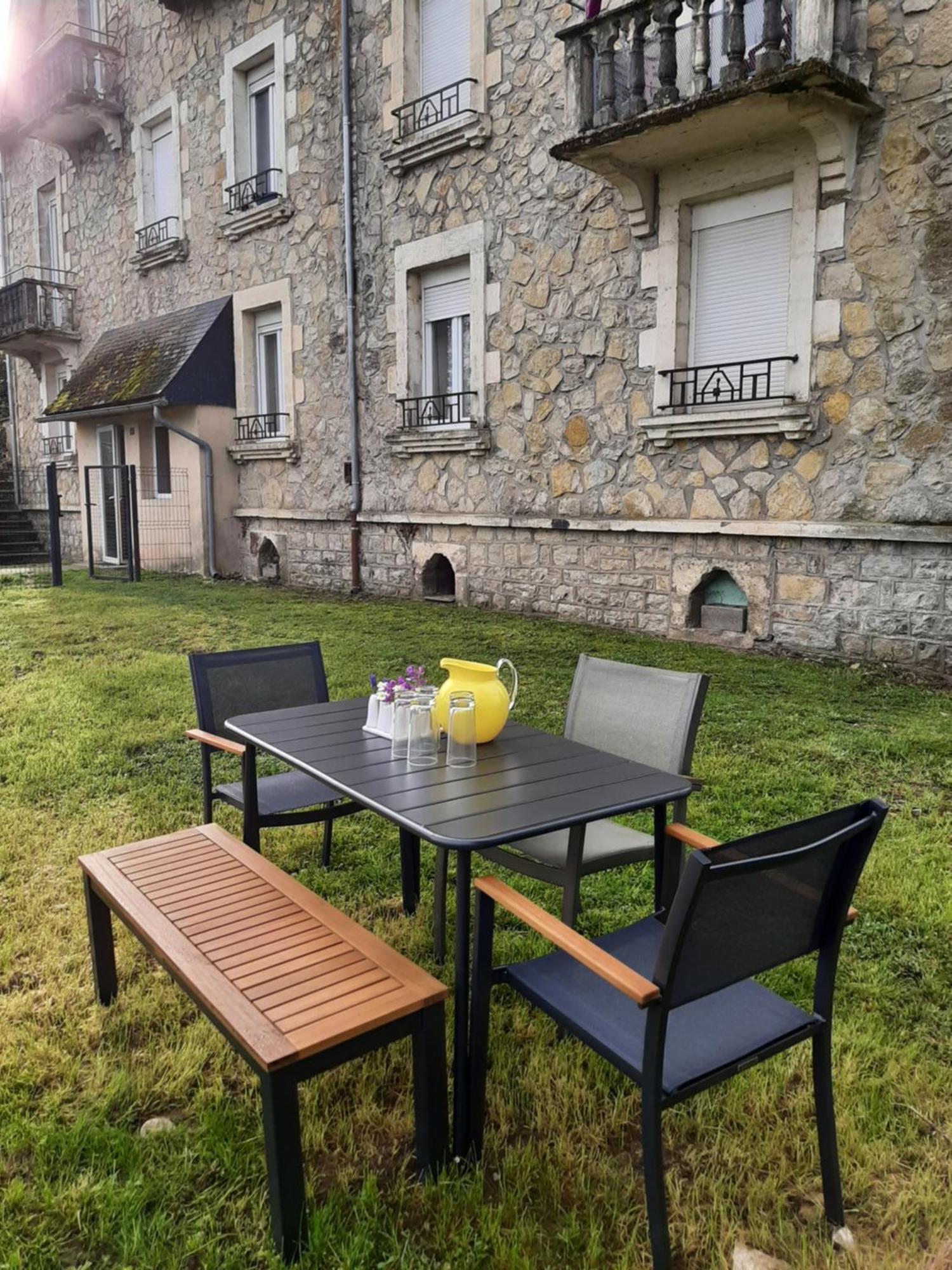 Grand Appartement Avec Jardin Bretenoux Buitenkant foto