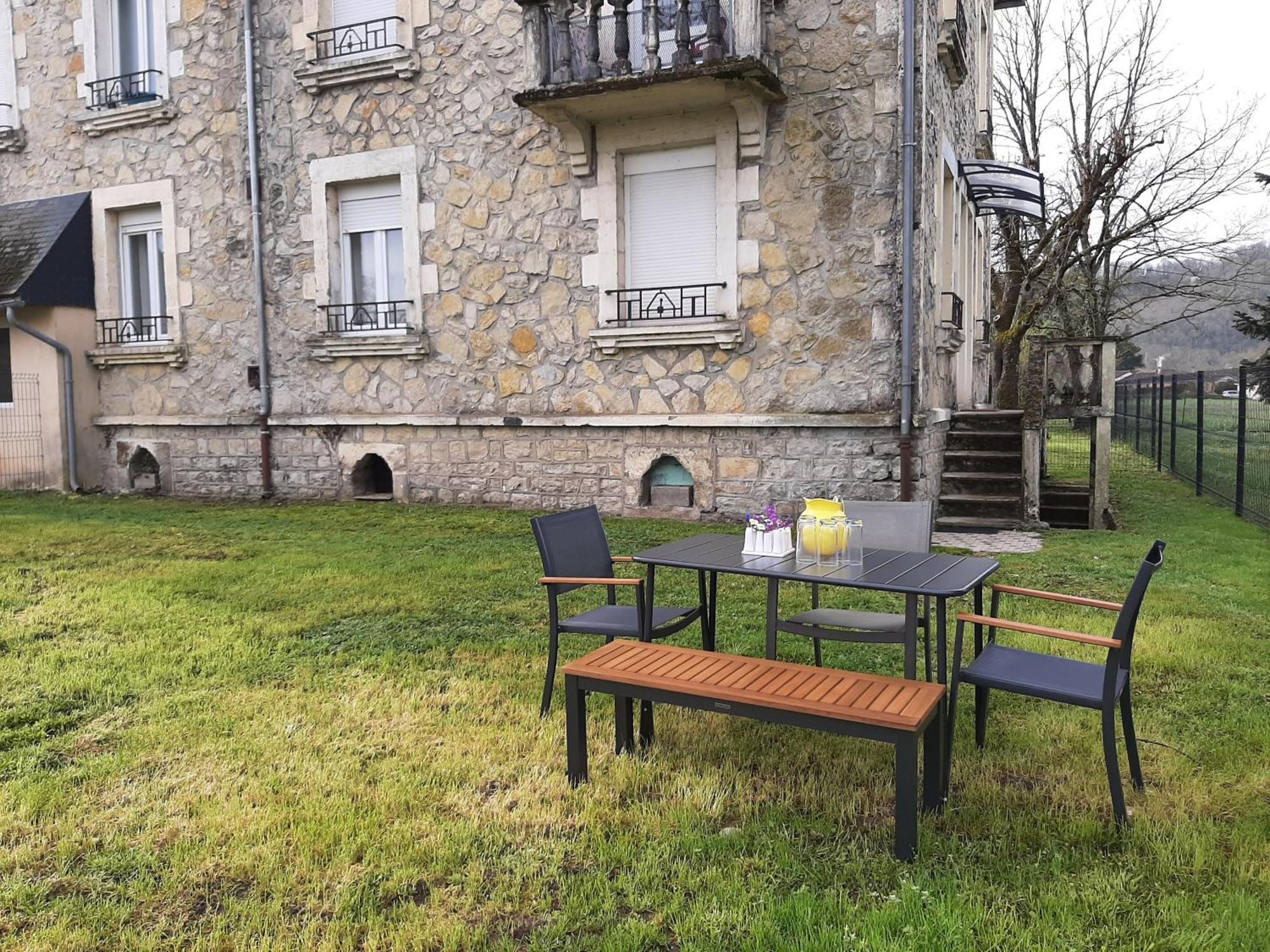 Grand Appartement Avec Jardin Bretenoux Buitenkant foto